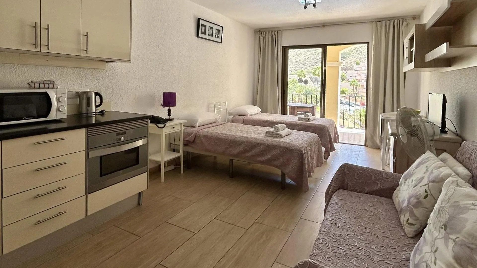 Studio In Castle Harbour With Pool View C009 Los Cristianos